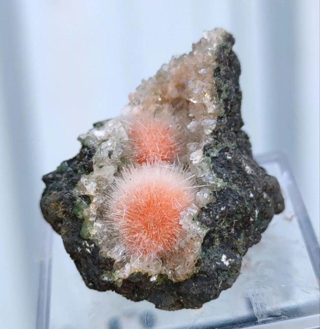 メッソライト 鉱石 鉱物 ミネラル 原石 標本 母岩付き