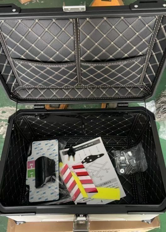 未使用中古美品 65Lバイクリアボックス アルミ制 ブラック