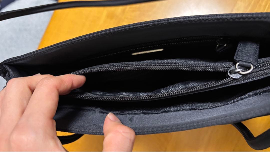 PRADAのナイロン系ショルダーバッグ