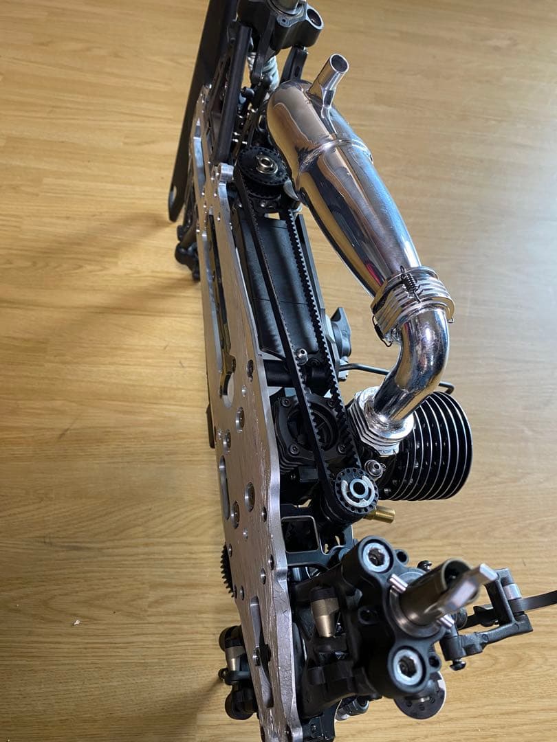 無限精機MRX6R新品シャシー付き