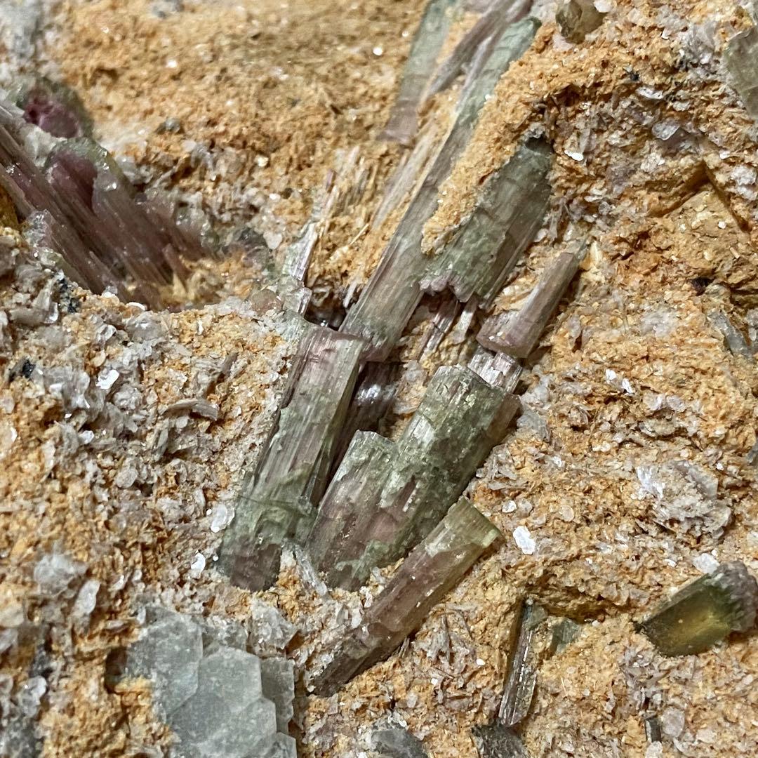 18cm ウォーターメロン　トルマリン　レピドライト　ブラジル　鉱物標本