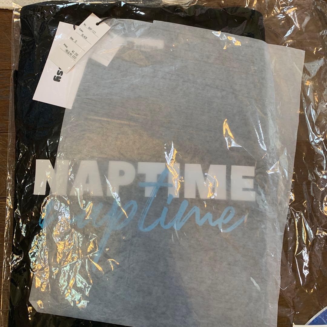 Nissy Naptime モックネックTシャツ