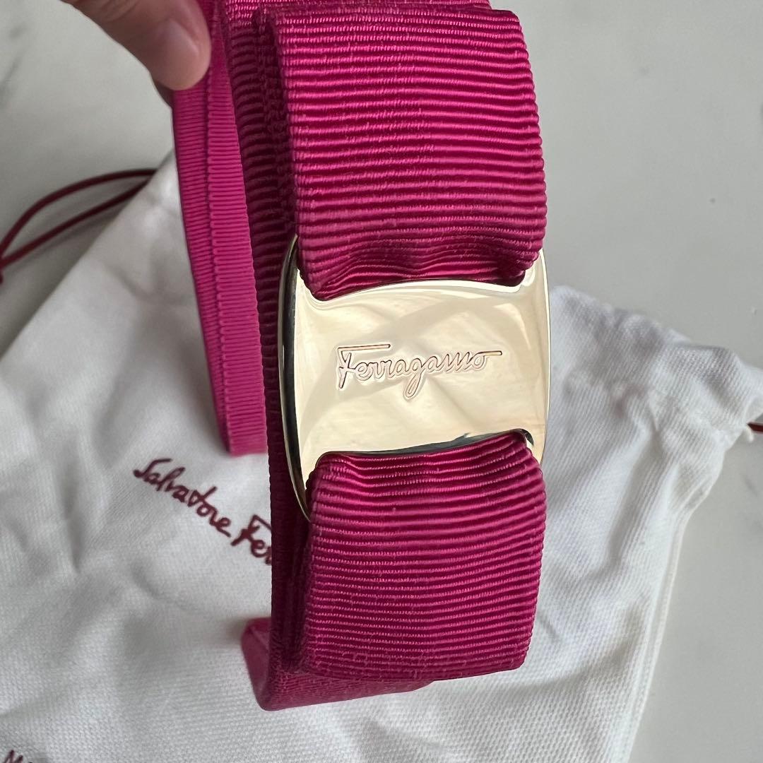 フェラガモ　カチューシャ　ピンク　リボン　ほぼ新品