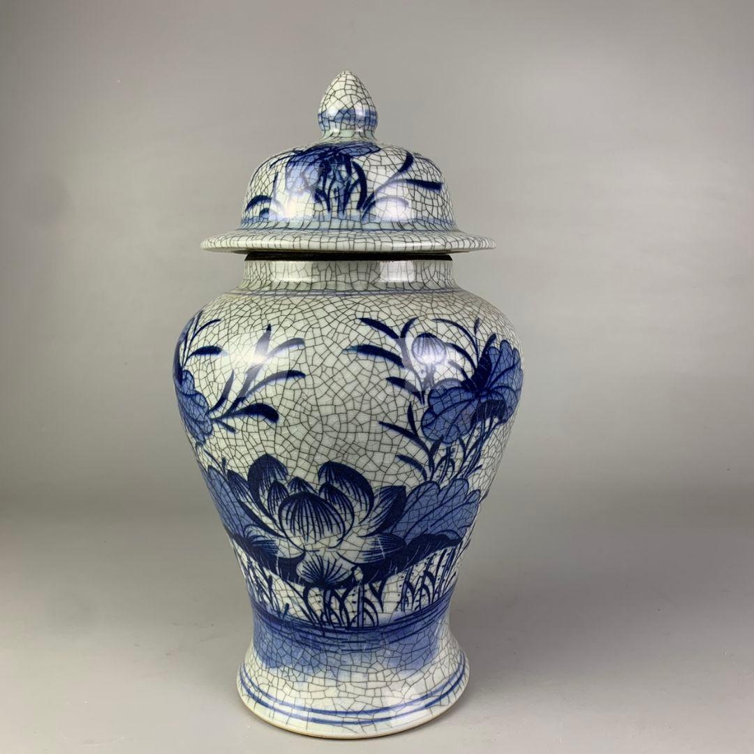 青花荷花纹将軍缶 景徳鎮 陶磁器 装飾品工芸品 美術品 置物