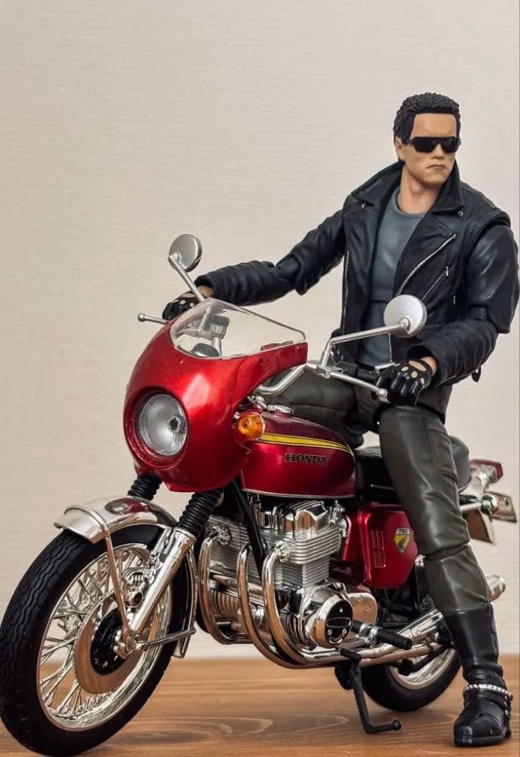 MAFEX T-800 ターミネーター ＋ ホンダCB750FOUR カスタム
