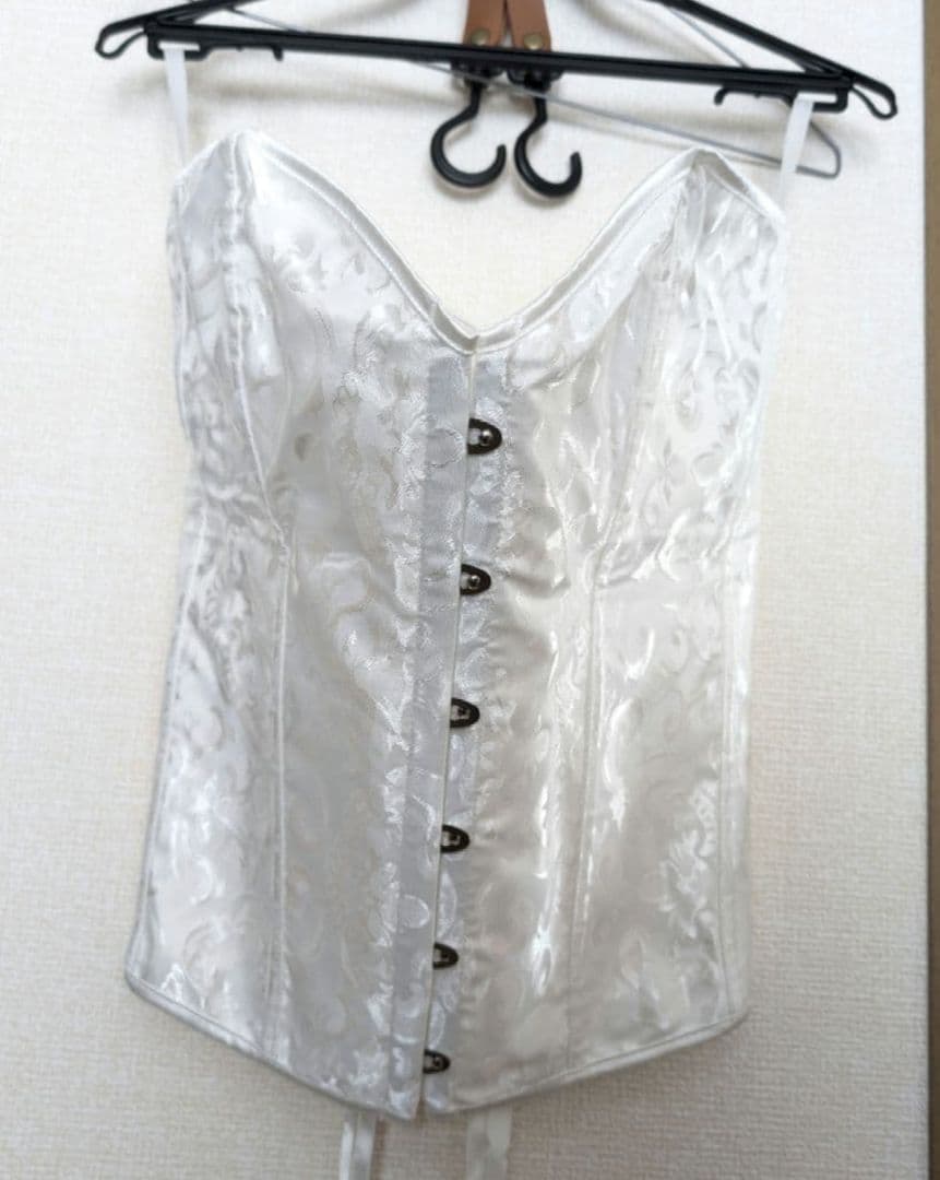 （大きいサイズ）ウェディングドレス　トレーン＆ベール＆インナースカート付き