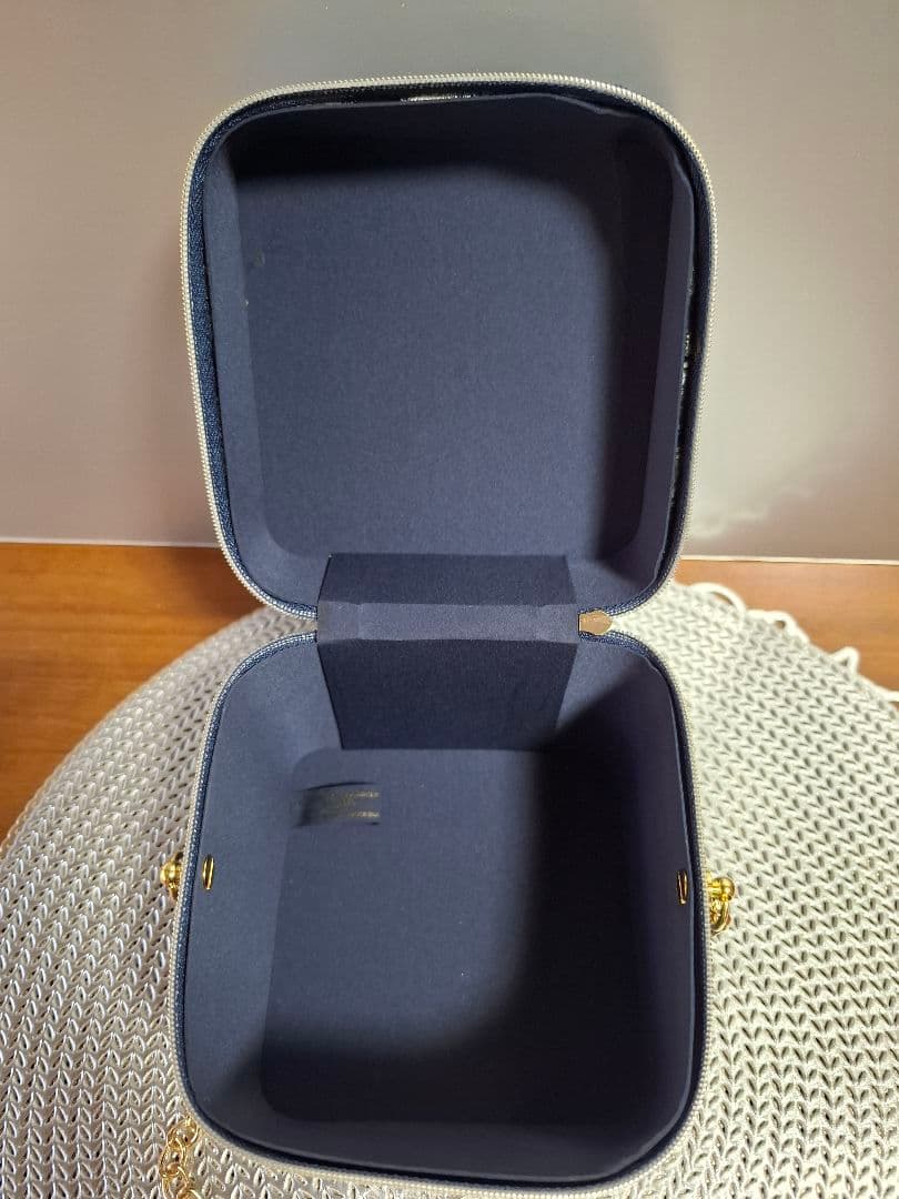 限定セール‼️CHANEL BEAUTE バニティポーチバニティバッグノベルティ