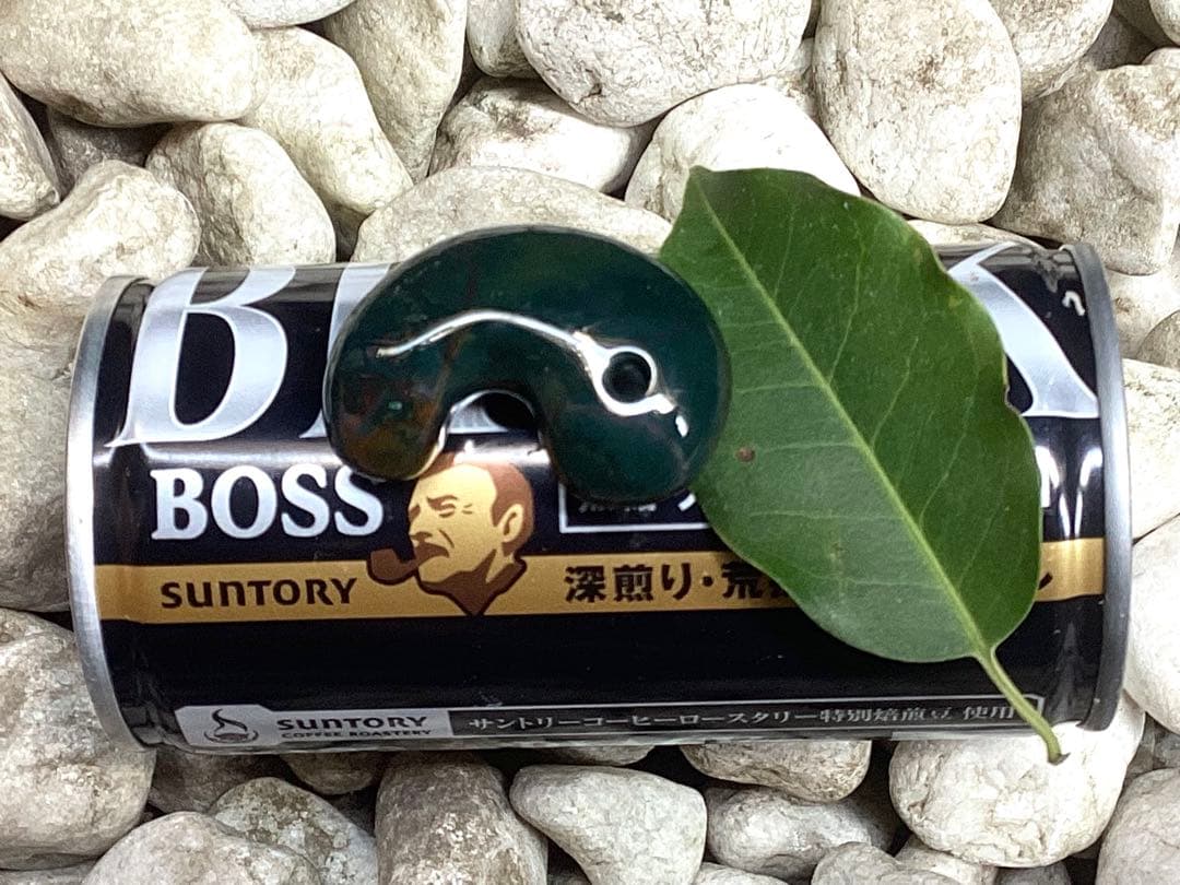 神宿る【 出雲石(青緑色の碧玉) 】島根県花仙山瑪瑙　青瑪瑙　出雲型勾玉　鑑別