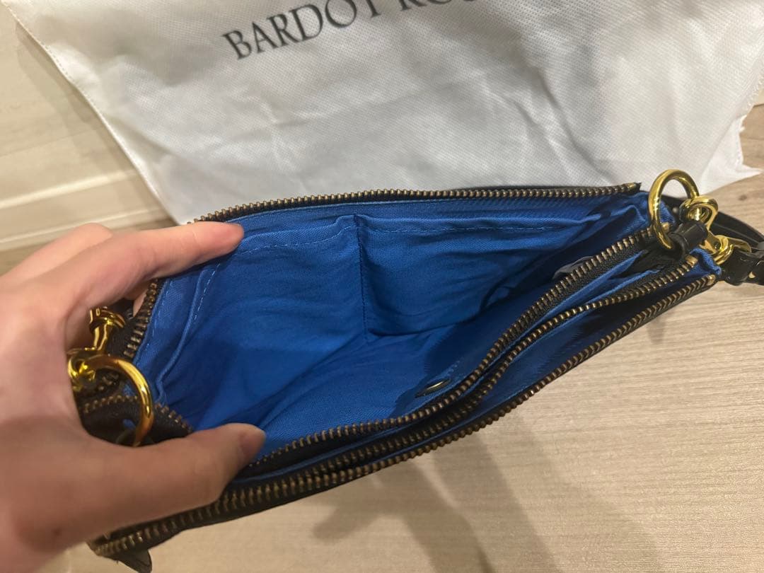 BARDOT ROSE ブラックショルダーバッグ