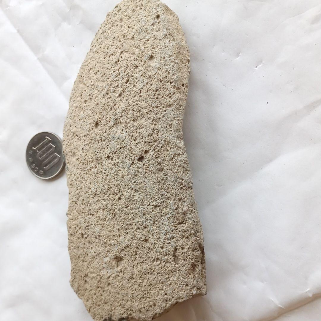 古く風化した裏側が礫石器　サヌカイト　遺跡出土 石器　　200