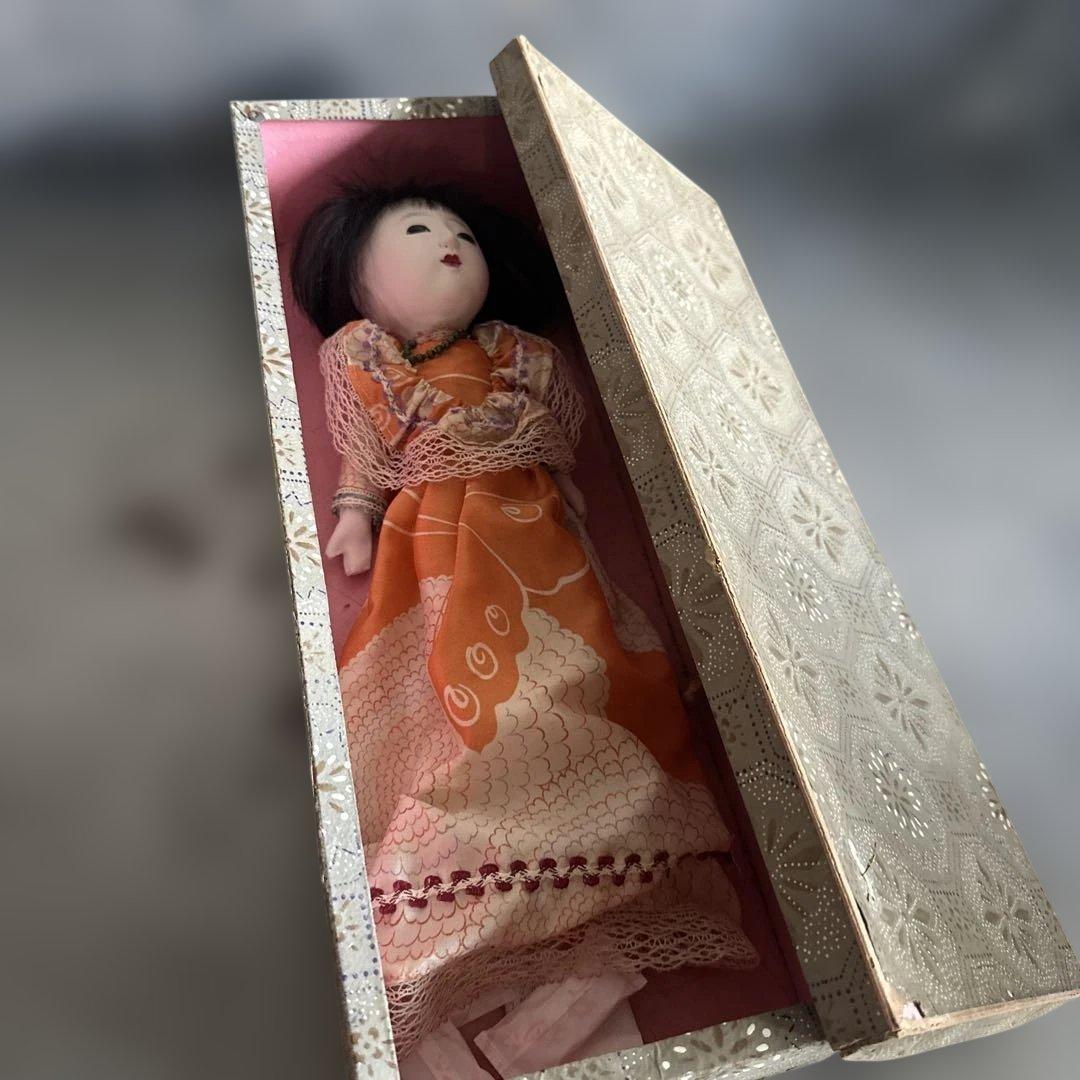 曰く付き…オレンジ色の和装ドレス日本人形