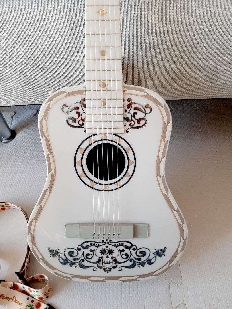 ディズニー　ピクサー　リメンバーミー　COCOギター　ポップコーンバケット　希少