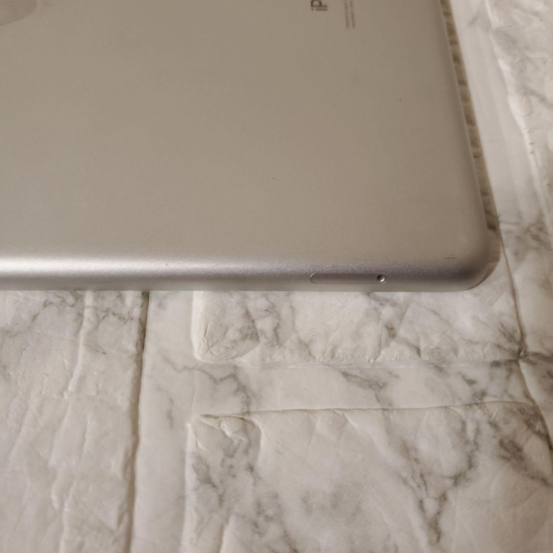 212 iPad 7世代 128GB SIMフリー シルバー