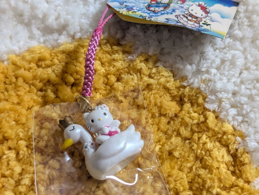 【限定非売品】ハローキティ 白鳥 ストラップ