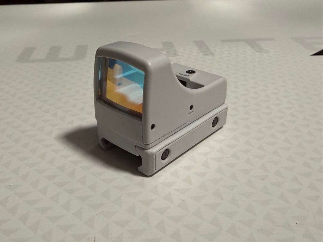 東京マルイ　AKホワイトストーム　次世代電動ガン　マガジン4本　プロサイト付き