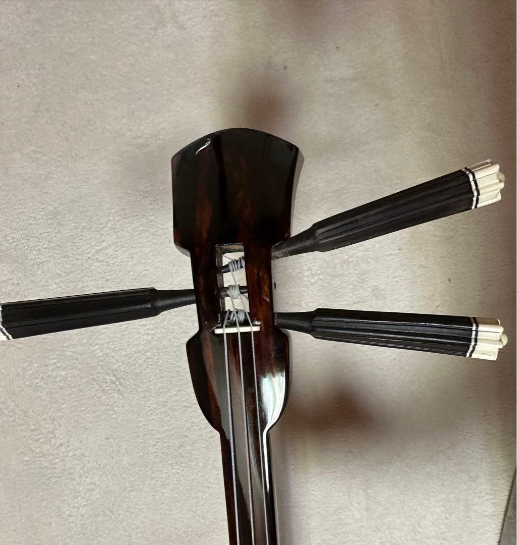 【1月3日まで限定セール！】八重山黒木三線真壁型（予備替え弦・工工四集付）