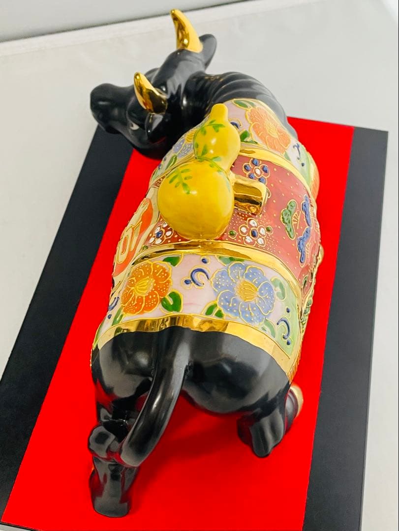 九谷焼　長峰　8.5号丑陶器製 牛の置物 黒色