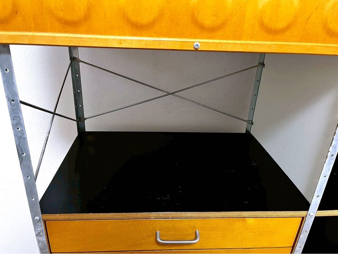 f1_11Herman Millerイームズストレージユニット4段2列