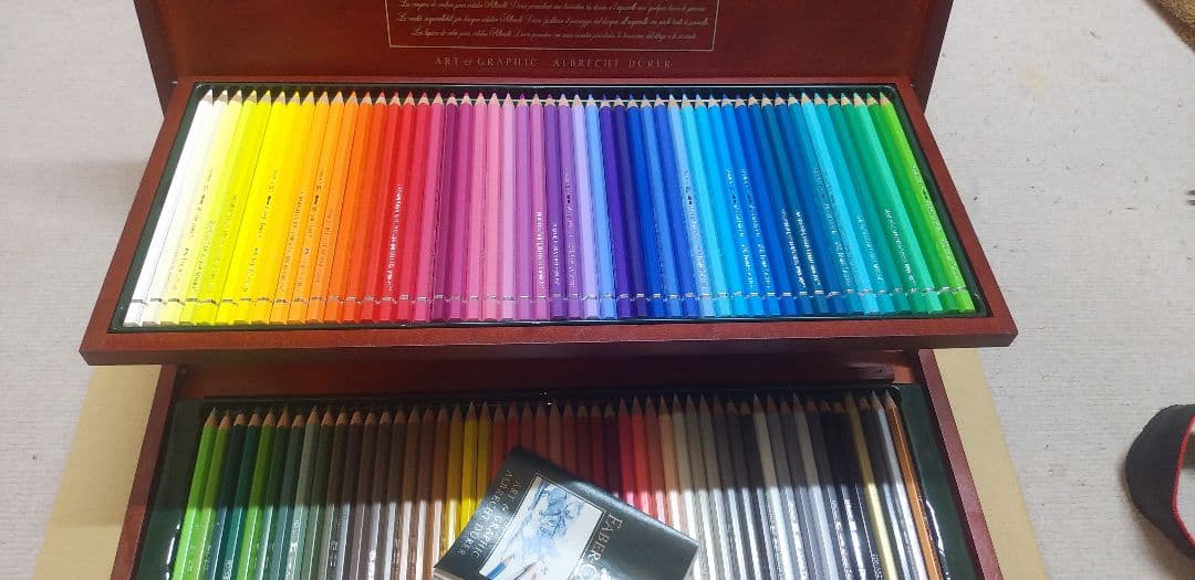 アルブレヒト・デューラーのファーバーカステルの木箱入り水彩色鉛筆100色