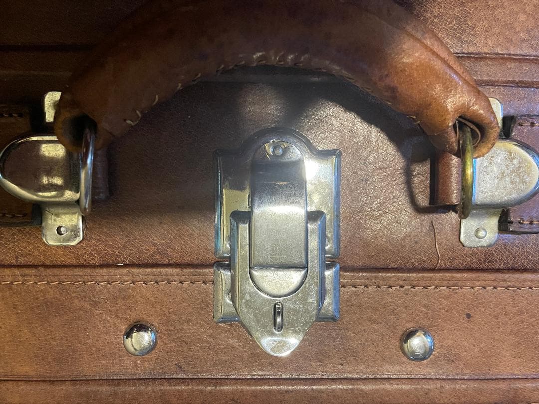 クラシックブラウンレザー風？旅行かばん