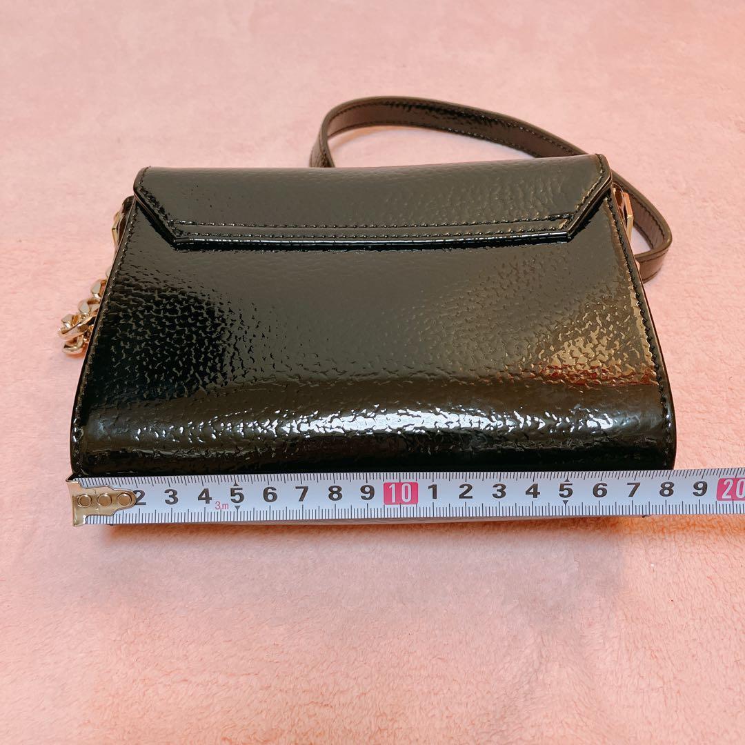 【美品】エナメル　チェーンショルダーバッグ　ブラック　黒　ゴールド　スクエア