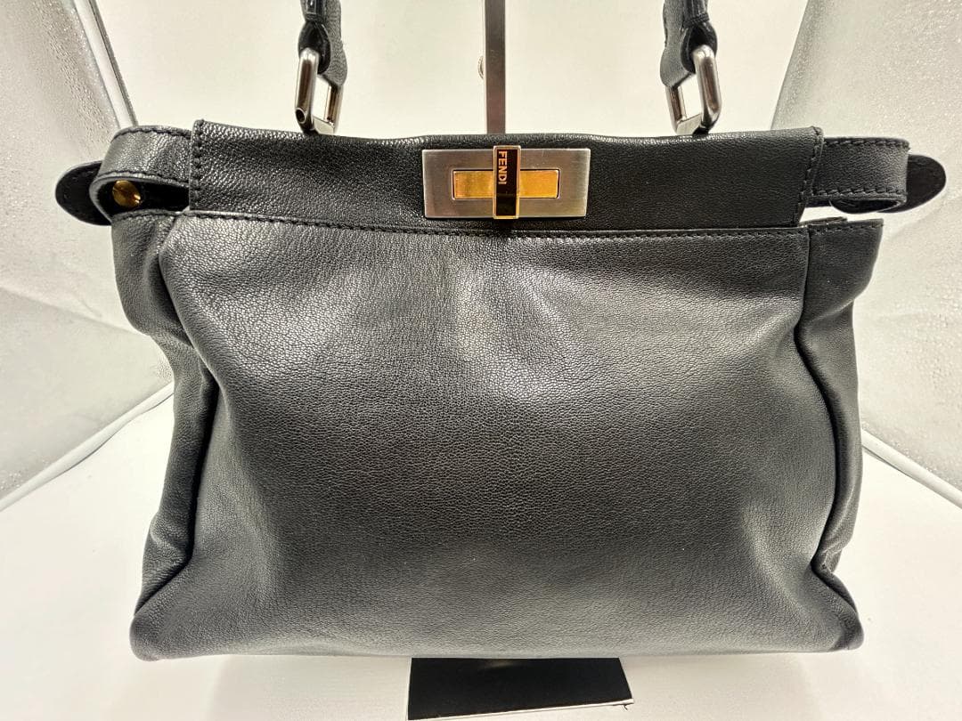 美品★FENDI フェンディ ハンドバッグ ピーカブーアイコニック 8BN226
