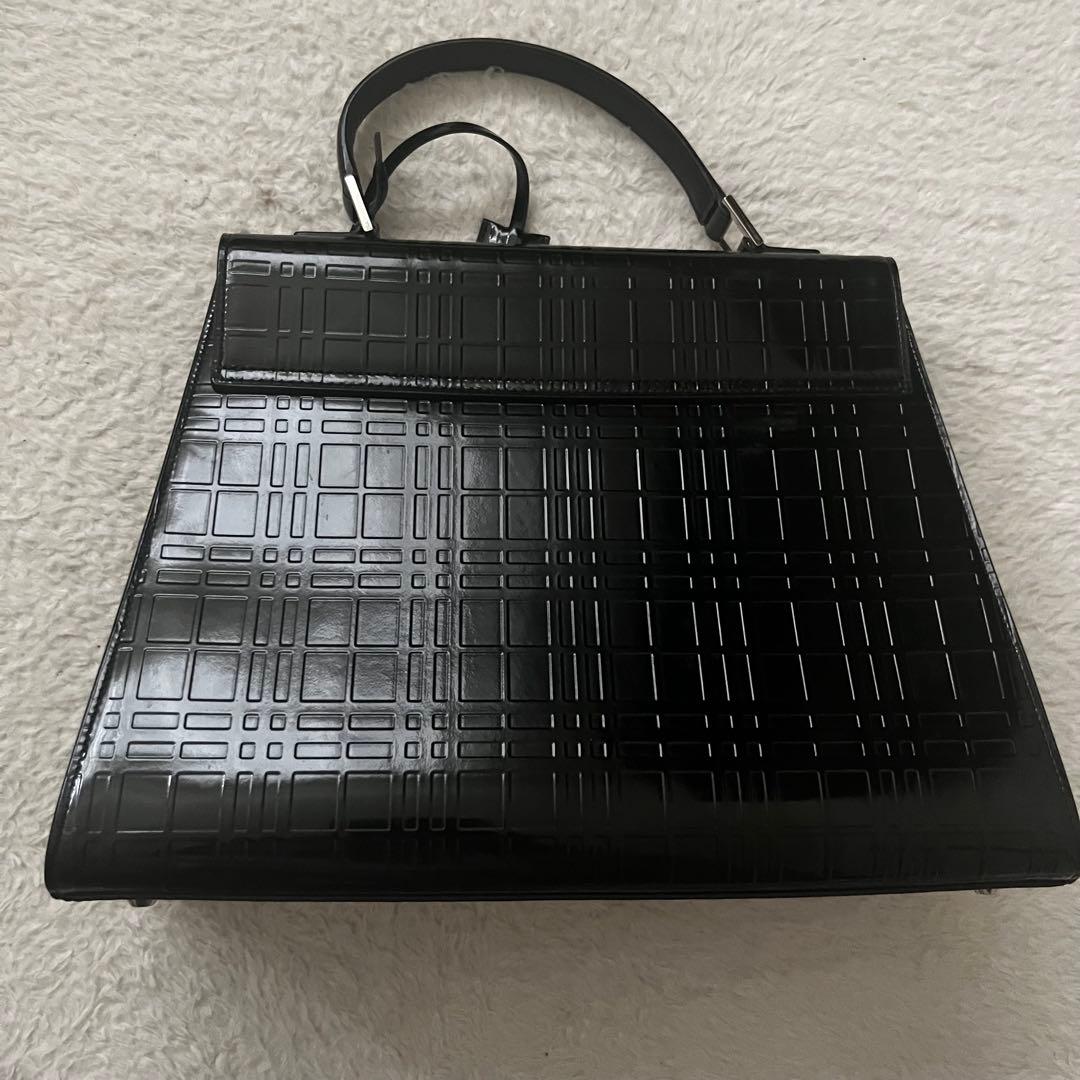 BURBERRY ブラック ハンドバッグ　エナメル　台形