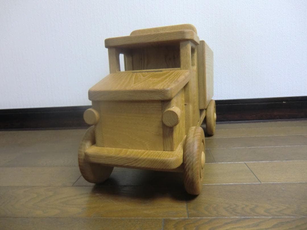 243新品・未使用　木のおもちゃ　手作り木製自動車 トラック　木製玩具　乗用玩具