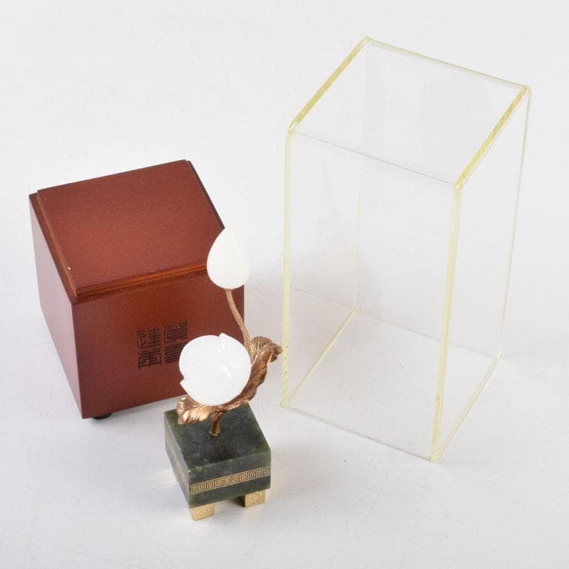 中国　松源工芸　玉石白玉彫刻　花　置物　証書・ケース・箱付　C　9108