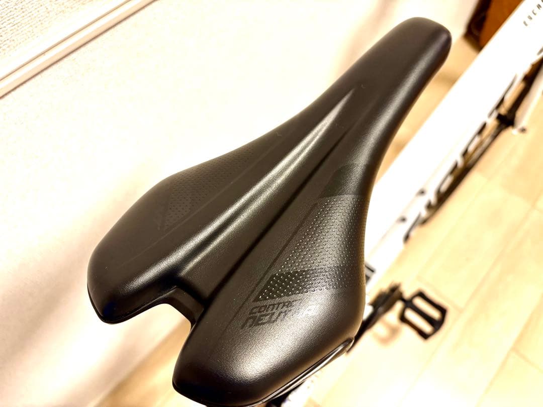 ☆高年式2022 GIANT ESCAPE RX3 人気のホワイト　Mサイズ