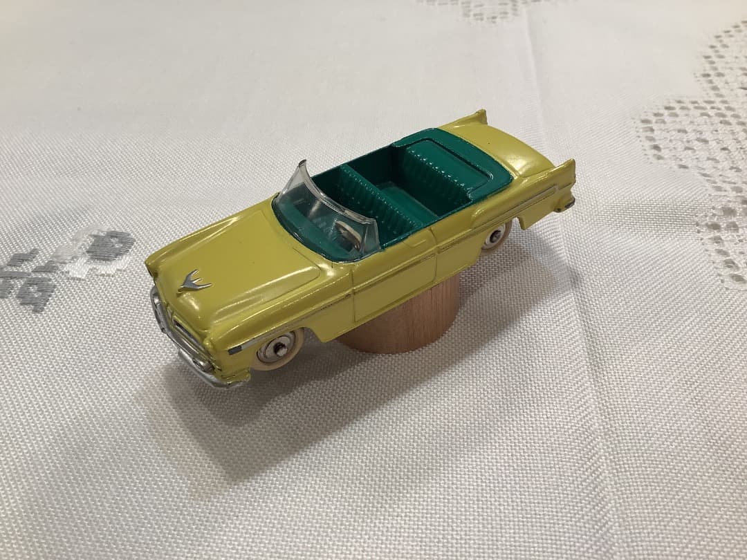 美品　DINKY TOYS CHRYSLER NEW YORKER ミニカー