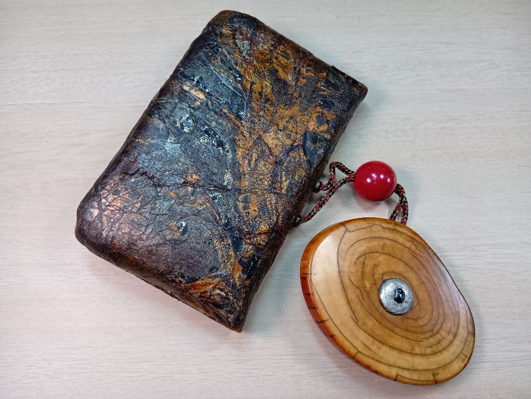 煙草入／金唐革／美品金工饅頭根付