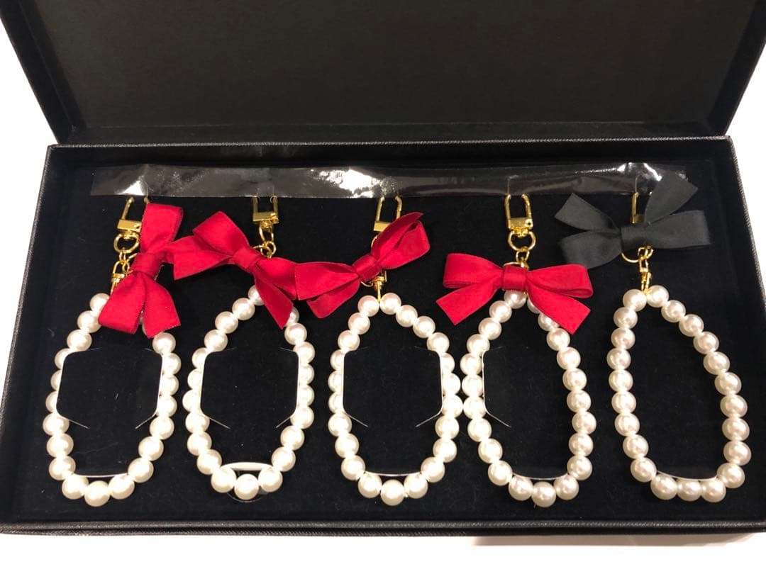 ファントムシータ　ひとつだけ色が違うチャームセット