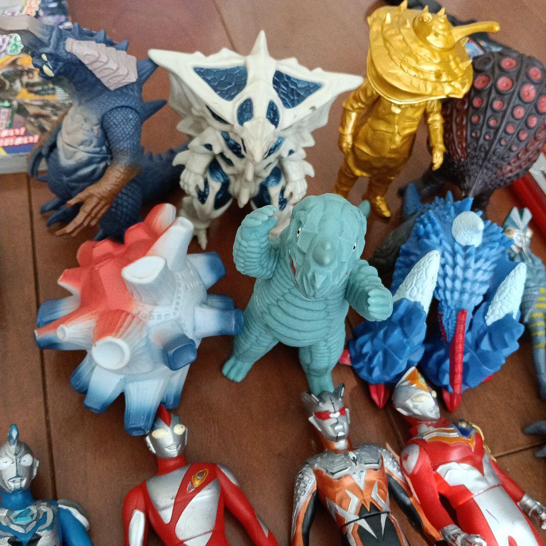 ウルトラマンソフビ 44体　バスボールフィギュア　本　剣　まとめ売り