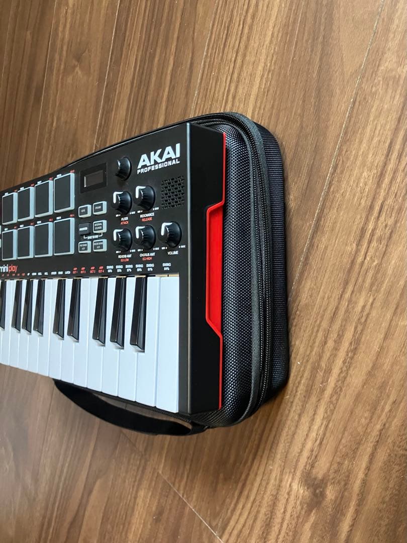 AKAI MPK Mini Play 本体と専用保護ケースのセット