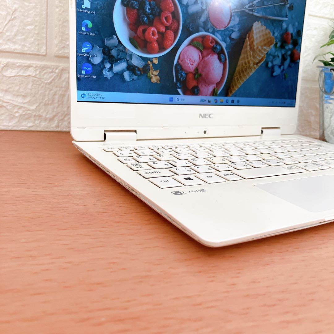 小型軽量・爆速SSD・初心者OK！Windows11白ノートパソコン☆