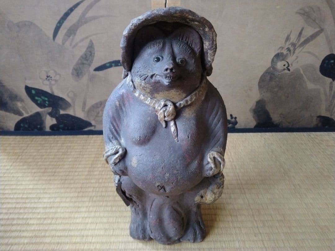 ウッシッシとほくそ笑む図太いタヌキ　骨董　古美術　狸人形　置物　縁起物　開運