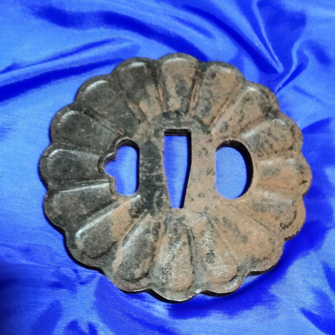 十六八重表菊　刀剣　鍔　実物