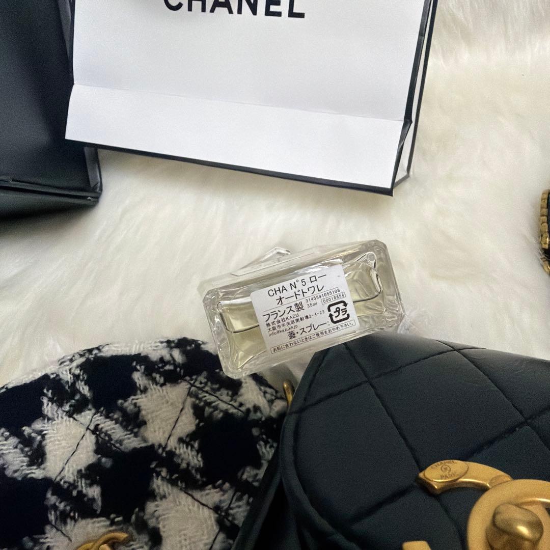 CHANEL ノベルティ　スマホショルダー＆ケース