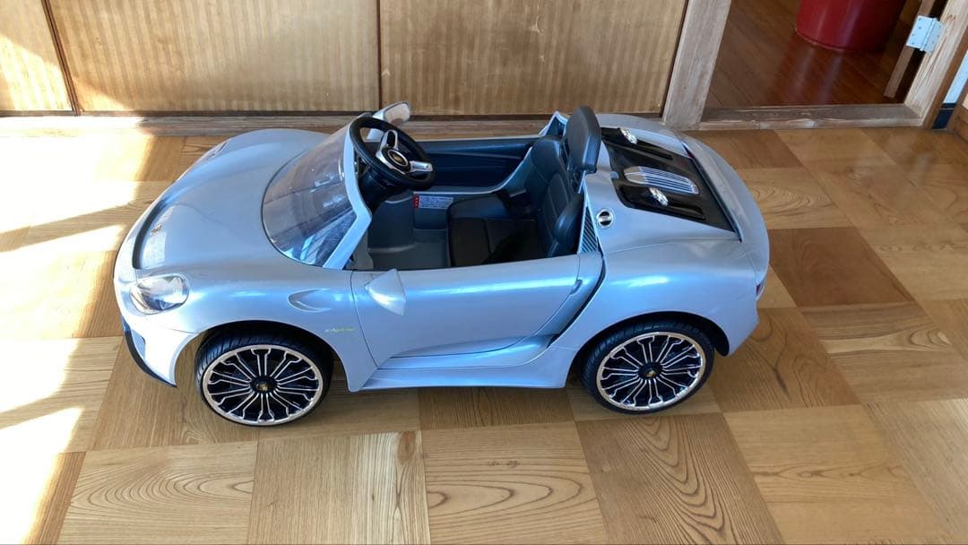 電話　ミニカー　トイザラス　アヴィーゴ　6v ポルシェ918 電動自動車
