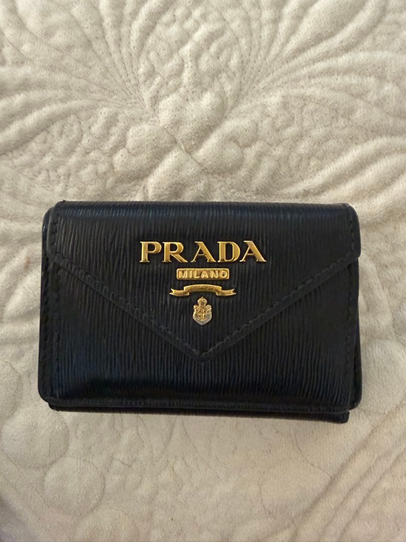 PRADA☆ブラックレザー 三つ折りミニウォレット