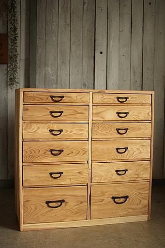 古い木製の引き出し　12杯　タンス　収納　古家具　古民家