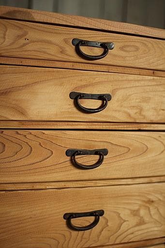 古い木製の引き出し　12杯　タンス　収納　古家具　古民家