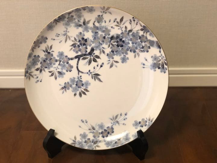 陶芸品としての大皿と花瓶のセット(箱付、台座付)