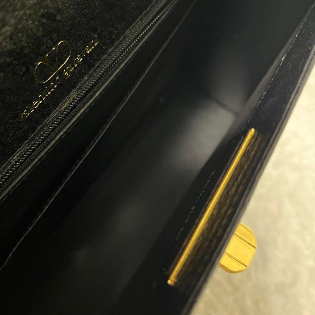 VALENTINO GARAVANI ハンドバッグ ゴールド金具 レザー 黒色
