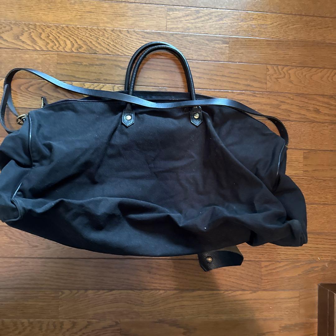 イルビゾンテ　手持ちと肩掛けの2WAY ボストンバッグ　ブラック