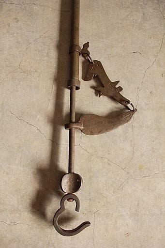 古い真鍮製の自在鉤　囲炉裏　古民家　吊り下げ　フック