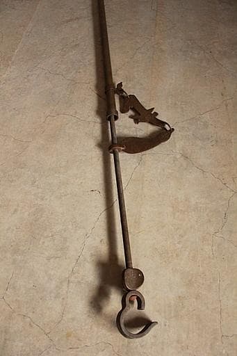 古い真鍮製の自在鉤　囲炉裏　古民家　吊り下げ　フック