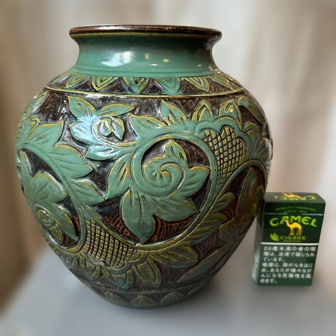 壺屋焼　緑釉唐草掻き落とし　大壺