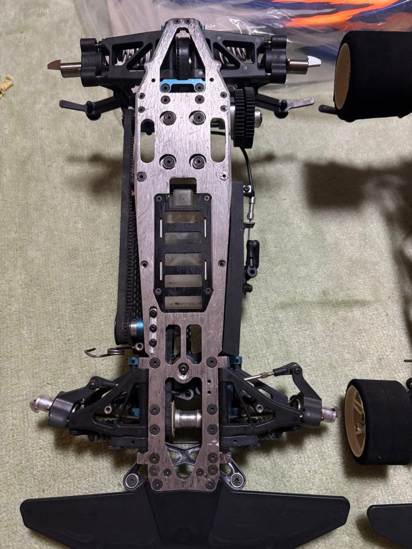シェファード V8 2台 走行少な目 ボディ付き　1/8 エンジンRC